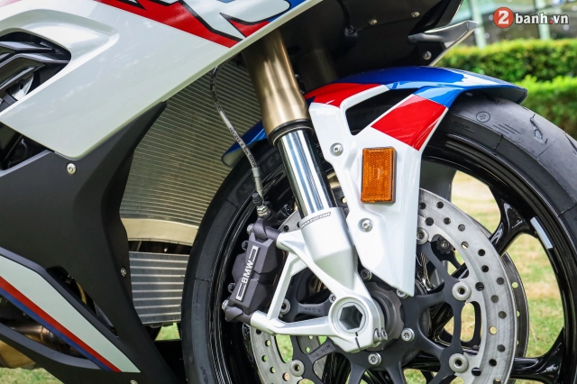 Chọn yamaha r1m hay s1000rr m-performance trong tầm giá 1 tỷ đồng