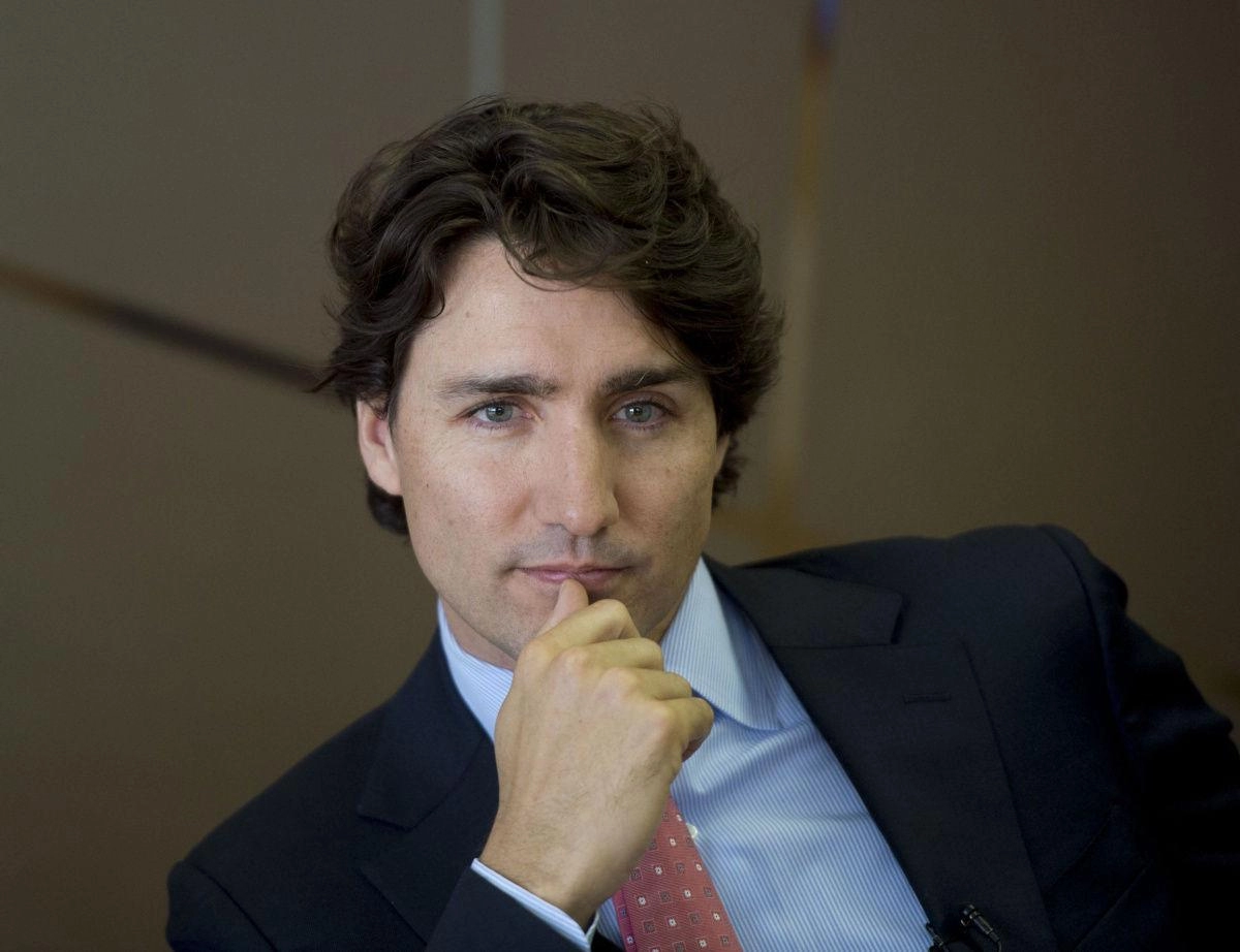 Chuyện thật như đùa đẹp trai như thủ tướng canada mà cũng có ngày dùng lông mày giả