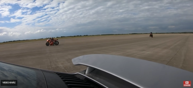 Cuộc so tài giữa ktm motogp vs super duke r evo vs porsche 911 turbo s