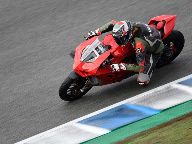 Đánh giá chi tiết ducati panigale v4 s 2022 sau khi được nâng cấp