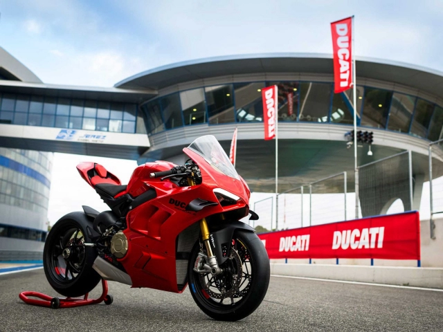 Đánh giá chi tiết ducati panigale v4 s 2022 sau khi được nâng cấp