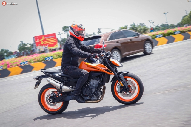 Đánh giá ktm 790 duke - 4 chiếc xe trong 1 thân xác siêu nhẹ