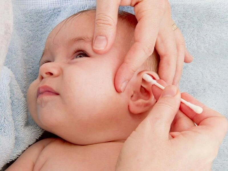 Dấu hiệu viêm tai giữa ở trẻ sơ sinh như thế nào