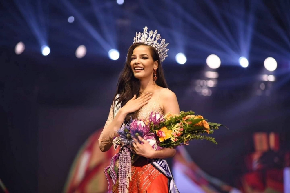 Để chạm đến vương miện miss universe hoàng thuỳ phải vượt qua nữ hoàng sắc đẹp này