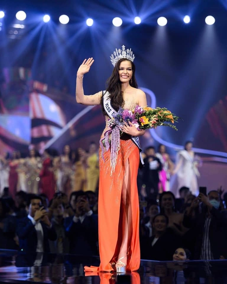 Để chạm đến vương miện miss universe hoàng thuỳ phải vượt qua nữ hoàng sắc đẹp này