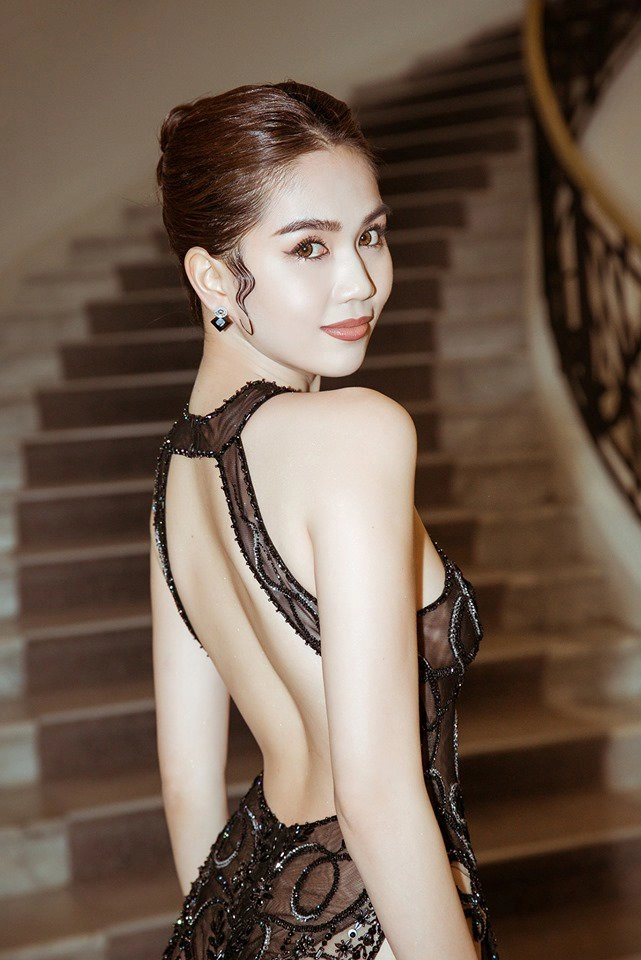 Diện sexy bị chê tới tấp nhưng mặc sương sương như vầy ngọc trinh được khen mát mặt