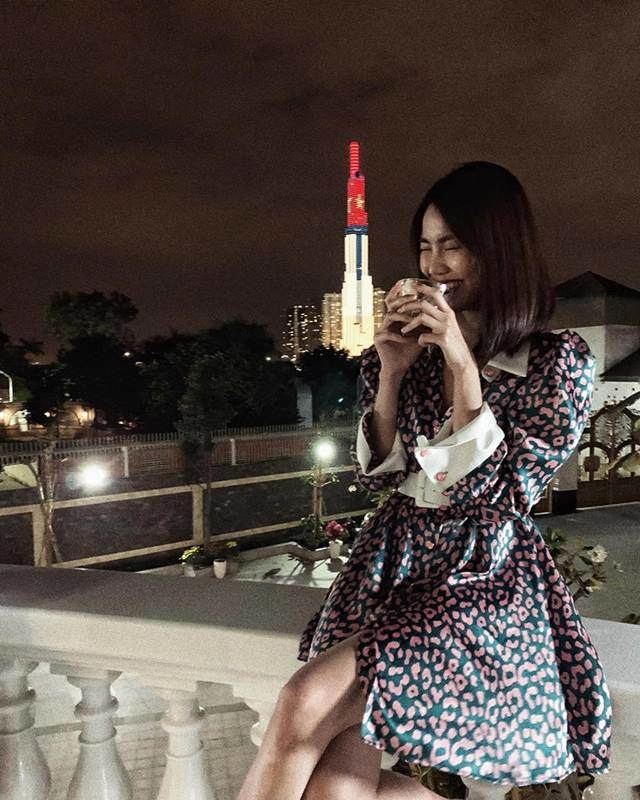Do dân tình không tinh mắt chứ lan khuê đã tự khoe bụng bầu trong set đồ gợi cảm này