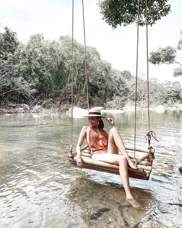Do dân tình không tinh mắt chứ lan khuê đã tự khoe bụng bầu trong set đồ gợi cảm này