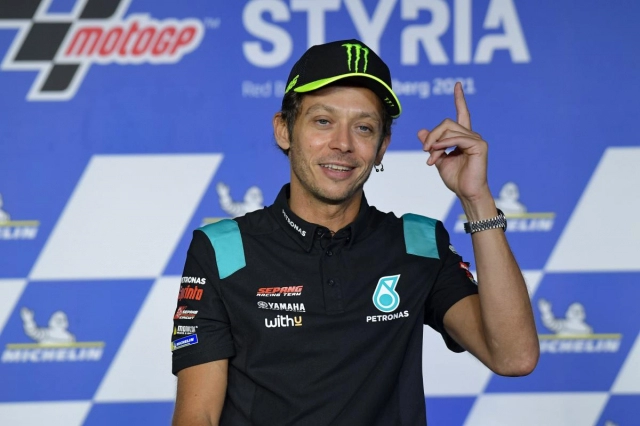 Đồng đội và đối thủ đã nói gì khi hay tin valentino rossi giải nghệ