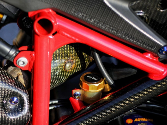 Ducati 848 evo độ nổi bật với full áo sợi carbon đẹp mê hồn