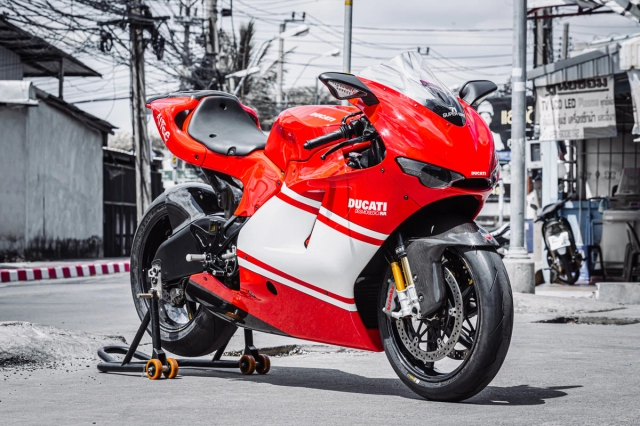 Ducati desmosedici d16rr - mẫu xe trong mơ của nhiều người