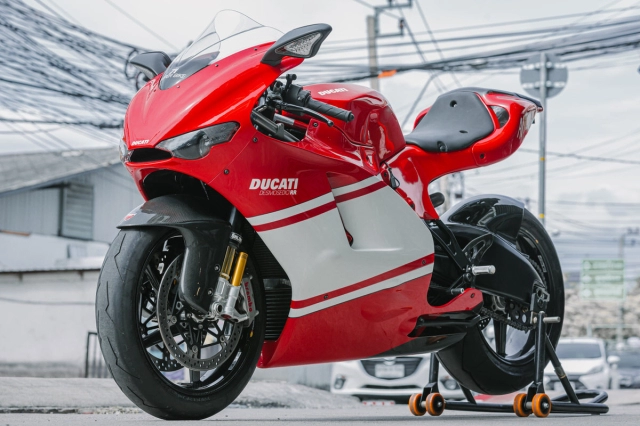 Ducati desmosedici d16rr - mẫu xe trong mơ của nhiều người