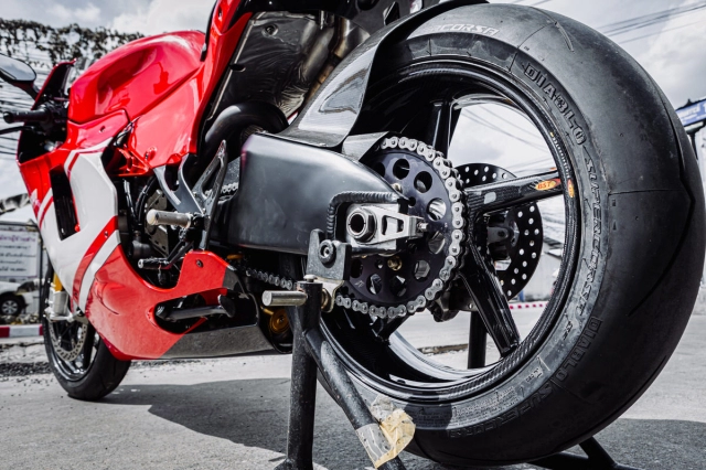 Ducati desmosedici d16rr - mẫu xe trong mơ của nhiều người