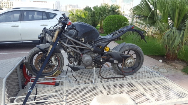 Ducati monster 1100 evo lột xác từ đống phế liệu