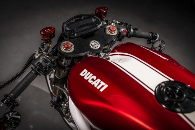 Ducati monster 1100 evo lột xác từ đống phế liệu