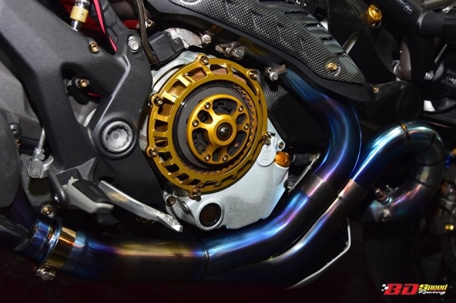 Ducati monster 1200s độ lôi cuốn trong thân hình trắng trẻo