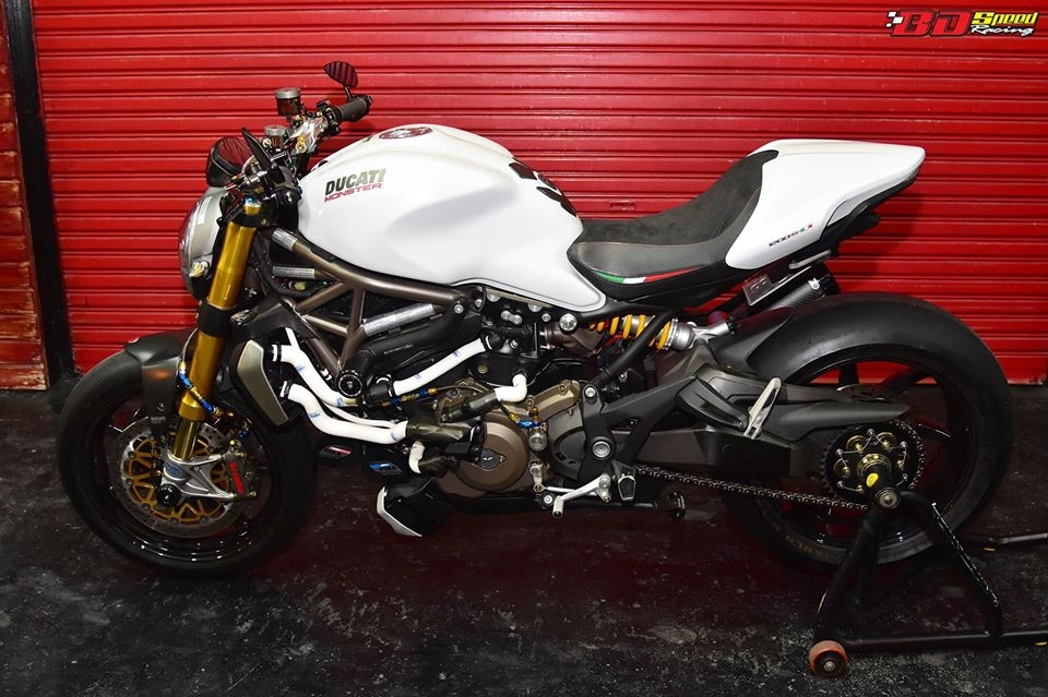 Ducati monster 1200s độ lôi cuốn trong thân hình trắng trẻo