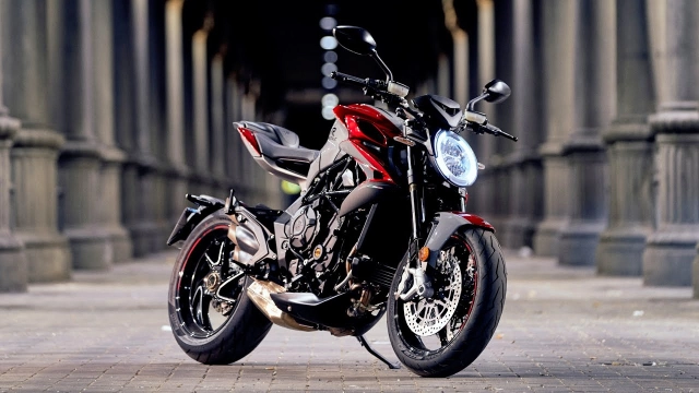 Ducati monster 2021 và mv agusta brutale 800 rr 2021 trên bàn cân thông số