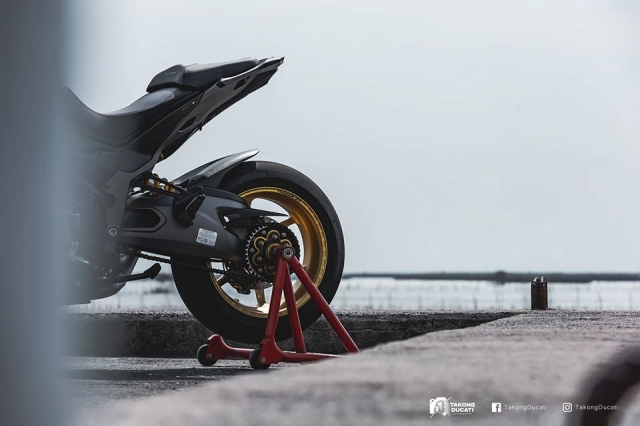 Ducati multistrada độ cá tính với dàn chân sáng chói