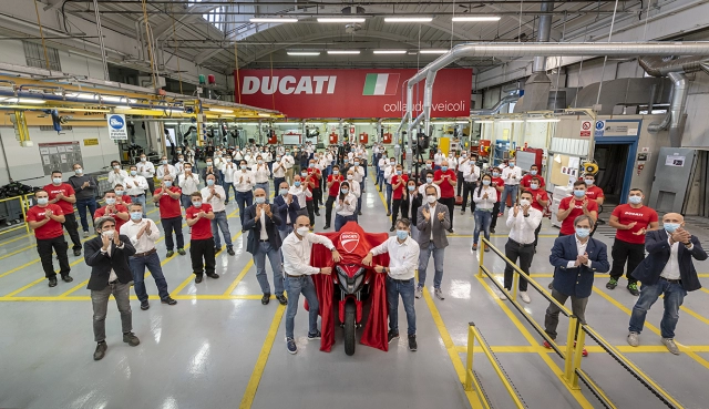 Ducati multistrada v4 mới ra mắt lần đầu tiên sử dụng công nghệ radar hàng đầu