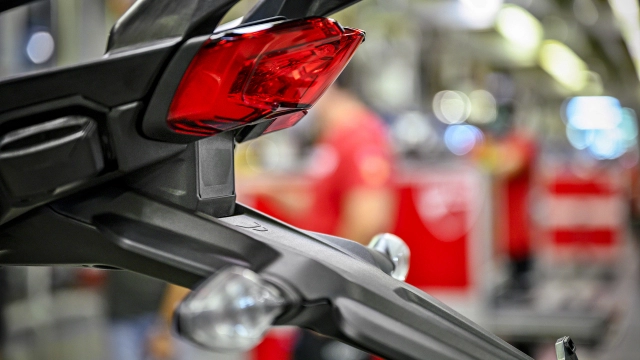 Ducati multistrada v4 mới ra mắt lần đầu tiên sử dụng công nghệ radar hàng đầu