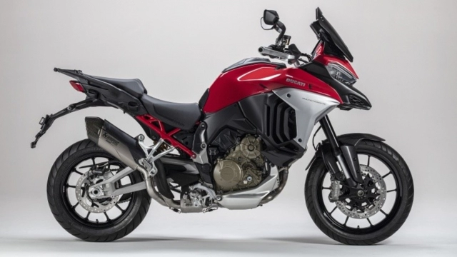 Ducati multistrada v4 trở nên thể thao hơn với bộ ống xả akrapovic