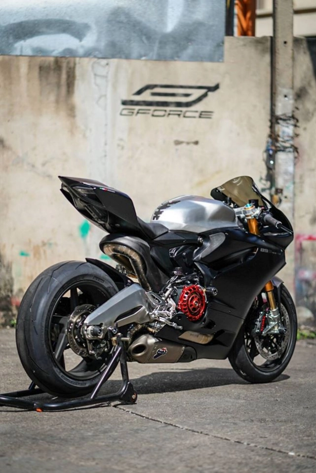 Ducati panigale 899 độ lôi cuốn với nhà tài trợ motocorse
