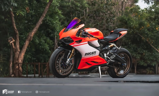 Ducati panigale 899 độ nhẹ nhàng sâu lắng theo phong cách superleggera