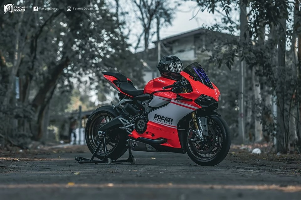 Ducati panigale 899 hiện diện đầy mê hoặc với phong cách mới