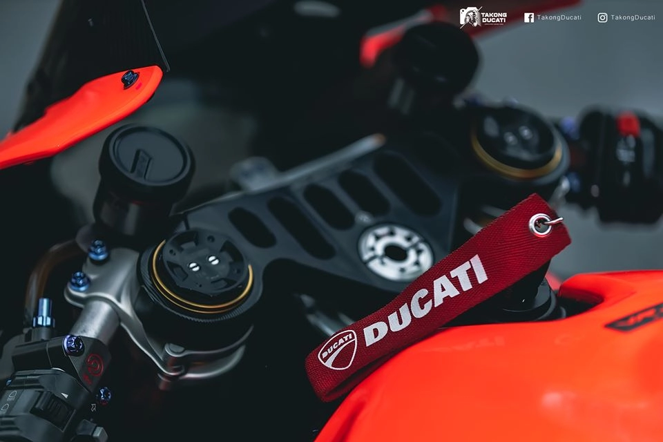 Ducati panigale 899 hiện diện đầy mê hoặc với phong cách mới