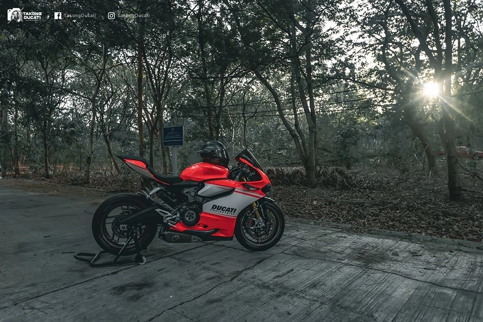 Ducati panigale 899 hiện diện đầy mê hoặc với phong cách mới