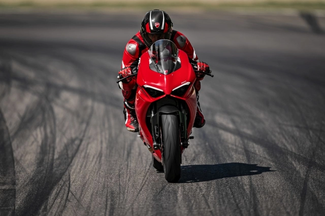 Ducati panigale v2 chuẩn bị ra mắt đná trong vài ngày tới