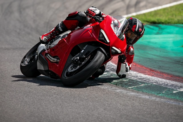 Ducati panigale v2 chuẩn bị ra mắt đná trong vài ngày tới