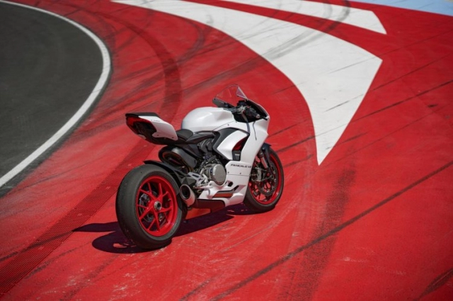 Ducati panigale v2 chuẩn bị ra mắt đná trong vài ngày tới