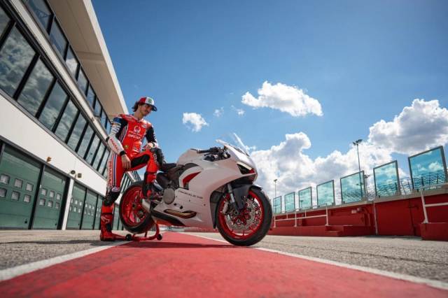 Ducati panigale v2 đã bắt đầu nhận đặt hàng