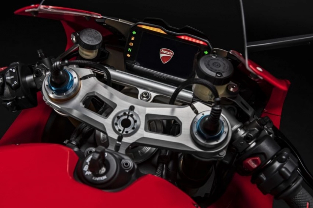 Ducati panigale v4 2020 - khí động học tốt hơn sửa đổi hỗ trợ người lái tăng tốc tốt hơn
