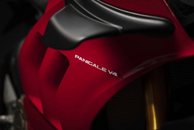 Ducati panigale v4 2020 mới được bổ sung winglets như panigale v4 r