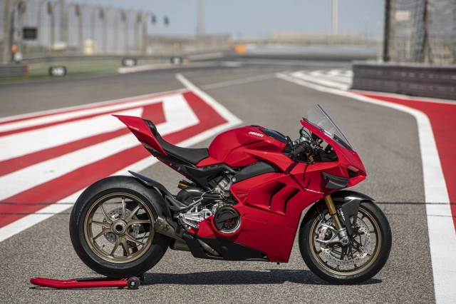 Ducati panigale v4 2021 được trang bị gói phụ kiện performance accessories