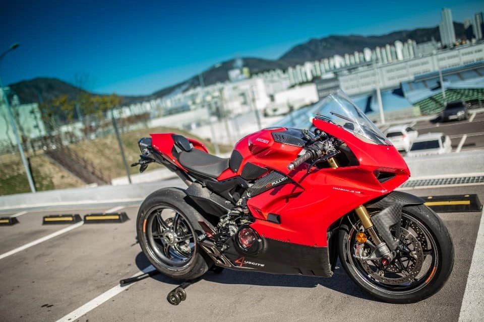 Ducati panigale v4 độ đẹp không tưởng khiến người xem ngỡ ngàng