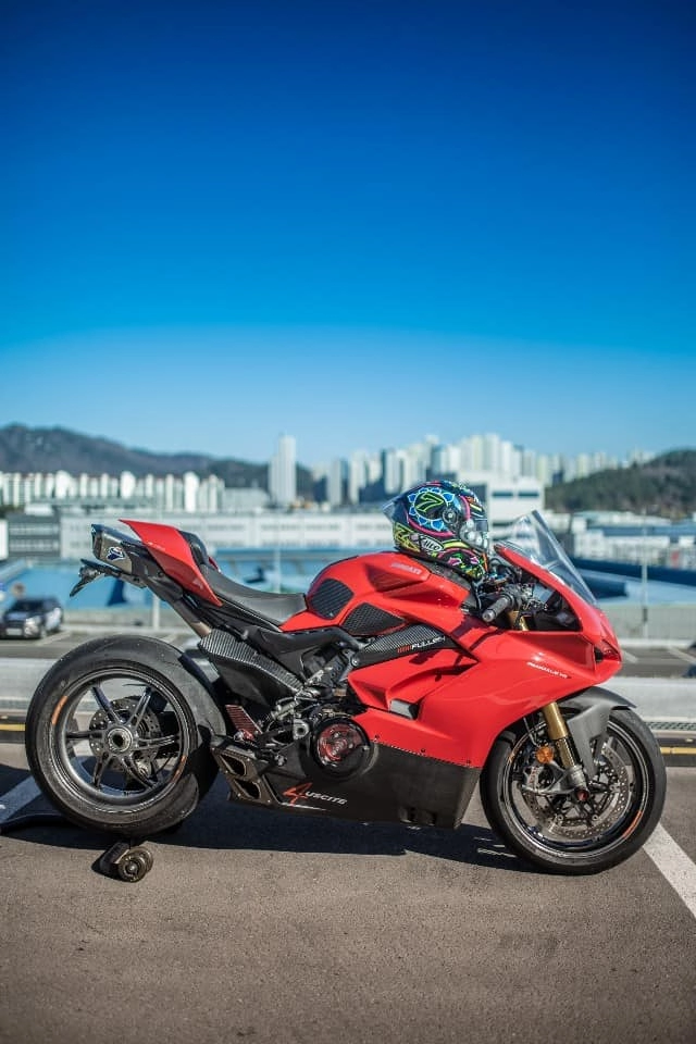 Ducati panigale v4 độ đẹp không tưởng khiến người xem ngỡ ngàng