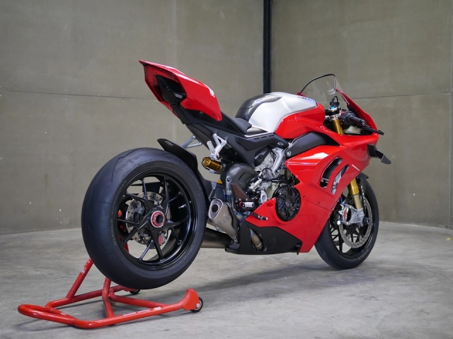 Ducati panigale v4 r độ chuẩn không cần chỉnh với dàn trang bị lôi cuốn