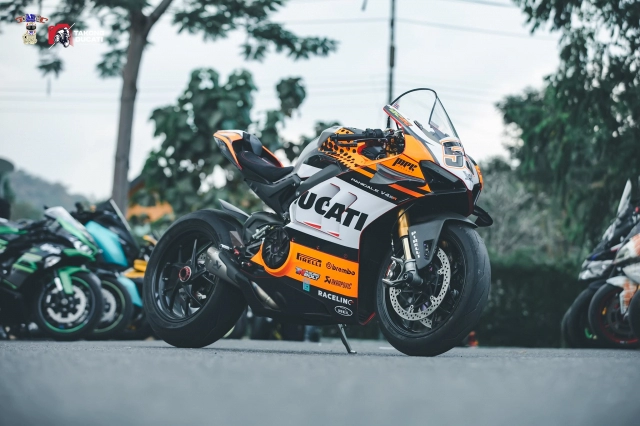 Ducati panigale v4 s độ chỉnh chu với màu sắc hoàn toàn mới