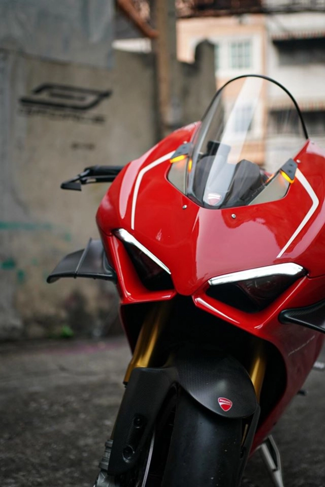 Ducati panigale v4 s độ nhẹ nhàng nhưng vô cùng thuyết phục