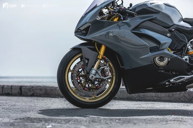 Ducati panigale v4 s độ nổi bật với phong cách xám xi măng