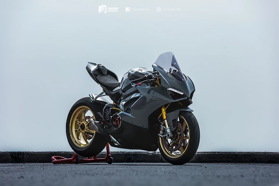 Ducati panigale v4 s độ nổi bật với phong cách xám xi măng