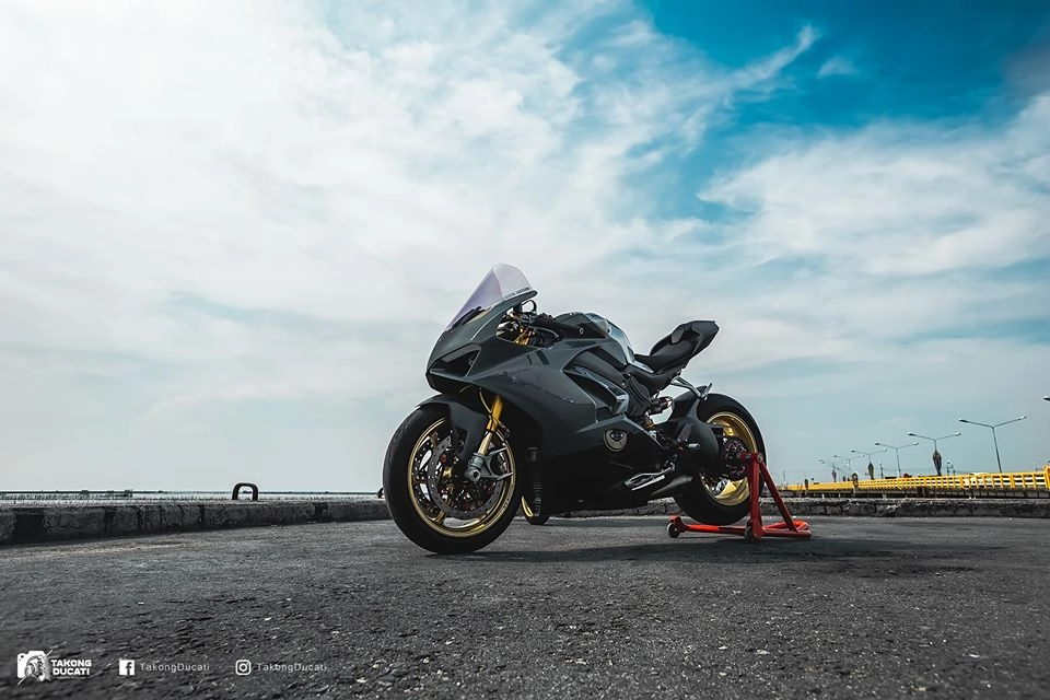 Ducati panigale v4 s độ nổi bật với phong cách xám xi măng