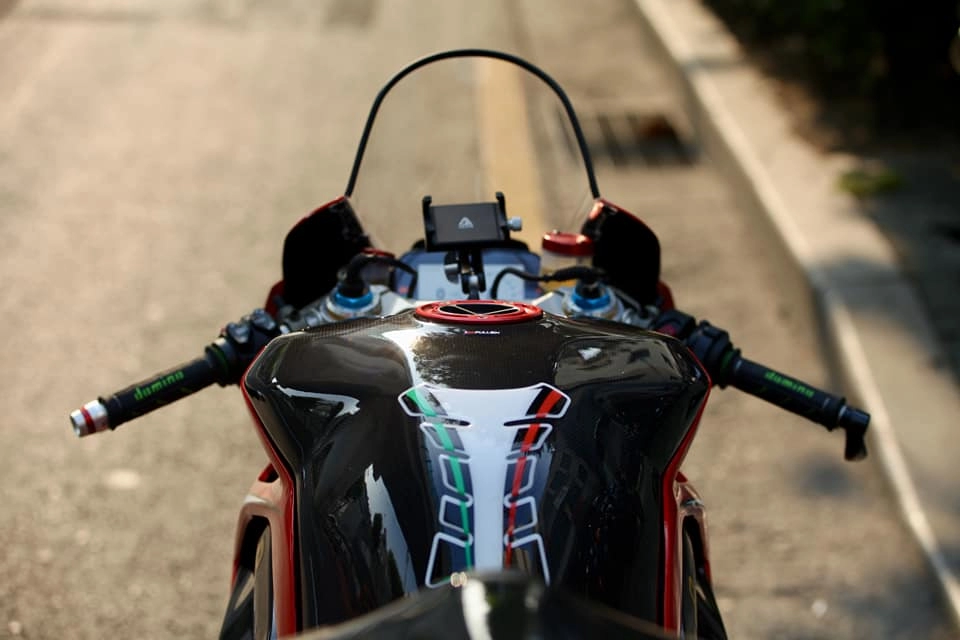 Ducati panigale v4 s độ phong cách đường đua với diện mạo mới đầy mê hoặc
