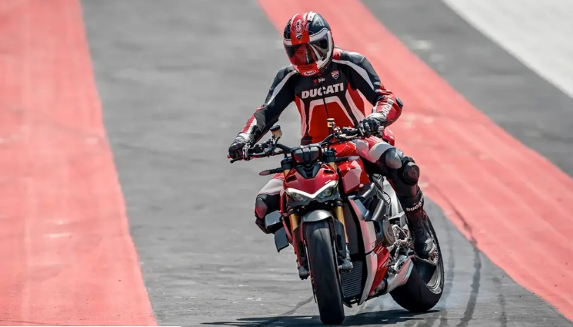 Ducati streetfighter v2 được ceo ducati xác nhận ra mắt trong thời gian tới