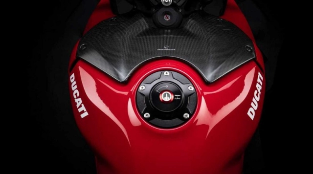 Ducati streetfighter v4 bổ sung sức mạnh với gói racekit