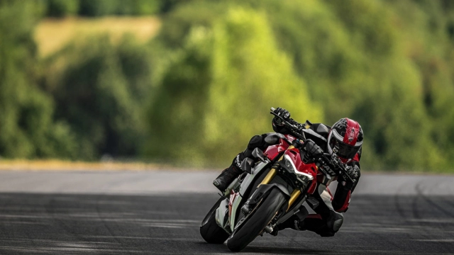 Ducati streetfighter v4 chính thức ra mắt với cảm hứng từ nụ cười của kẻ phản diện joker